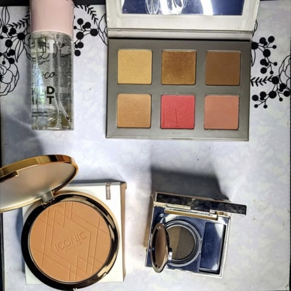 Iconic London Makeup Set - Picture 8 of 11